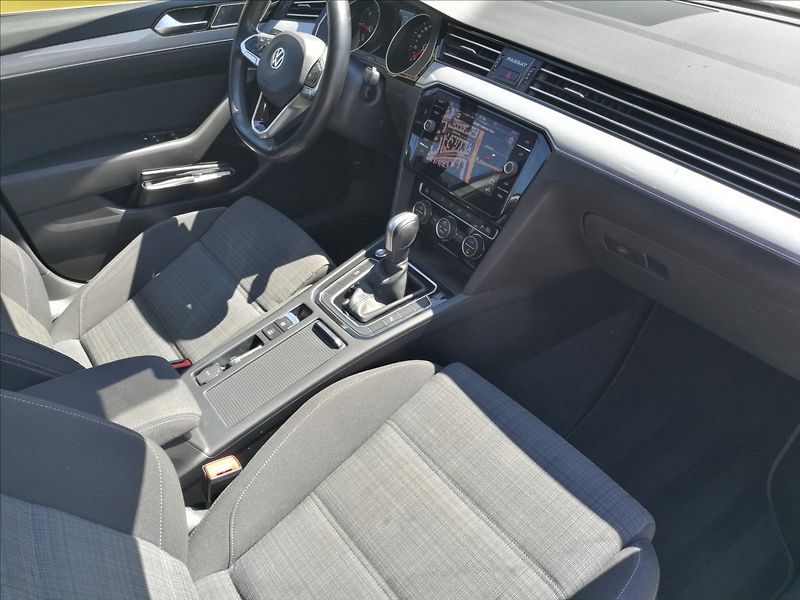 Volkswagen Passat 2,0 TDI DSG - fotka 14 z 24