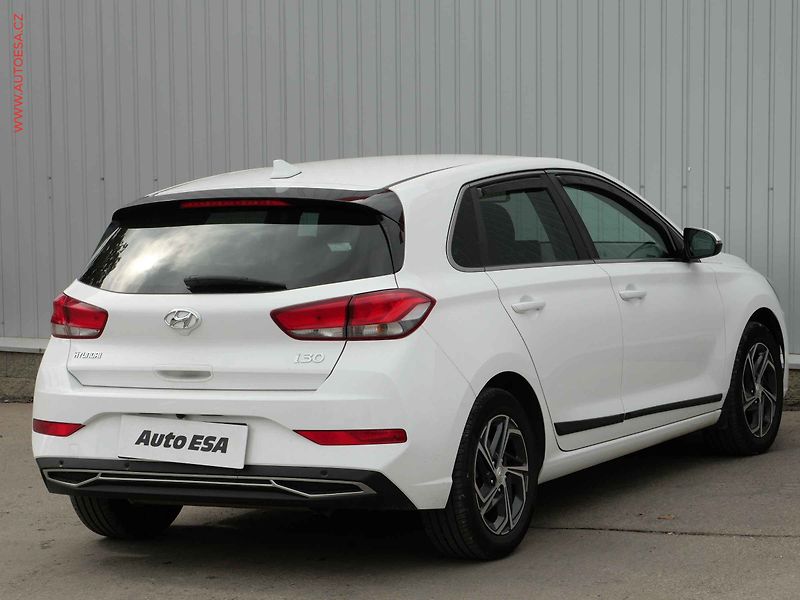 Hyundai i30 (2024) 1.5 DPi, 1.maj,ČR, Family - fotka 4 z 24