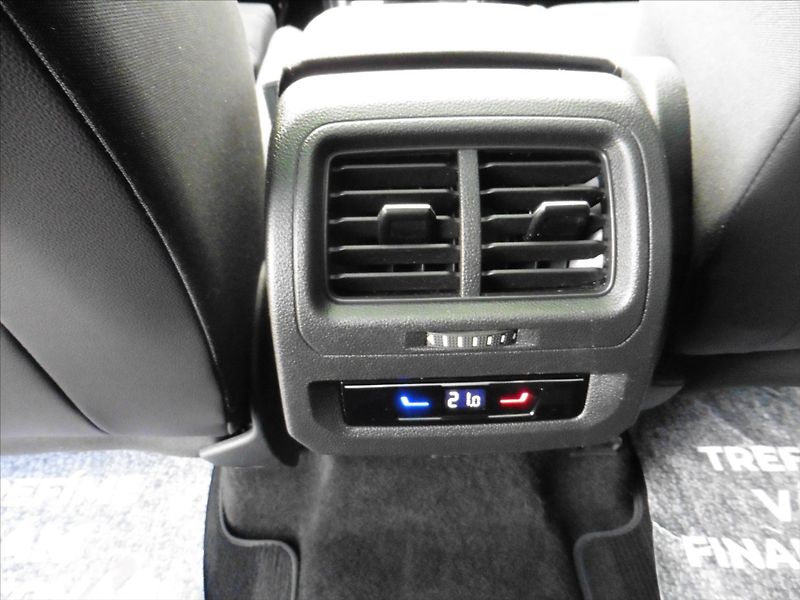Volkswagen Touran 1,5 TSi Highline Navi - fotka 11 z 18