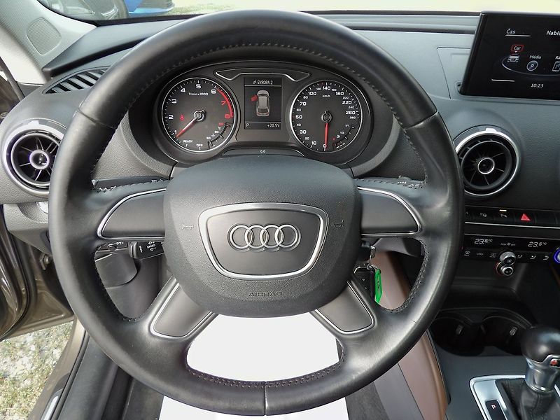 Audi A3 1.4TSI 110kW DSG Sline Xenon - fotka 12 z 34
