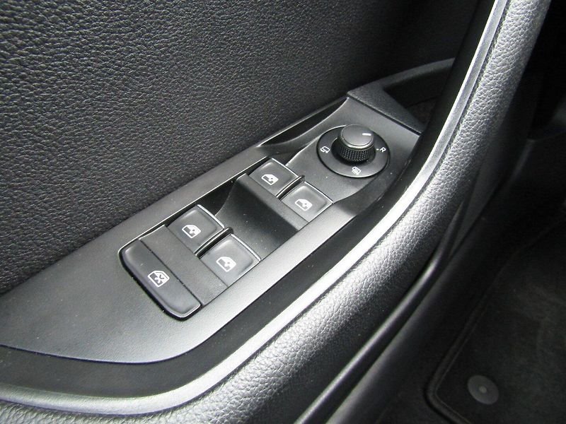 Škoda Superb (2015) 2.0 TDI 140kW DSG SPORT LINE - fotka 32 z 46