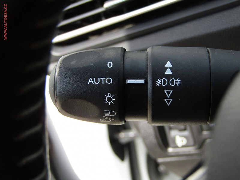 Peugeot 308 (2016) 1.6 HDi, ČR, Active, navi - fotka 12 z 20