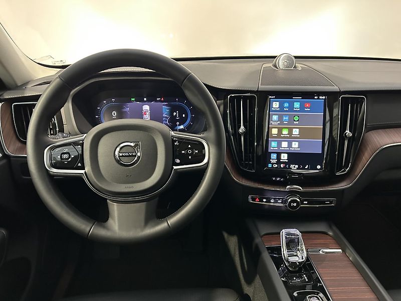 Volvo XC60 2.0  B4 4x4 ULTIMATE - fotka 32 z 48