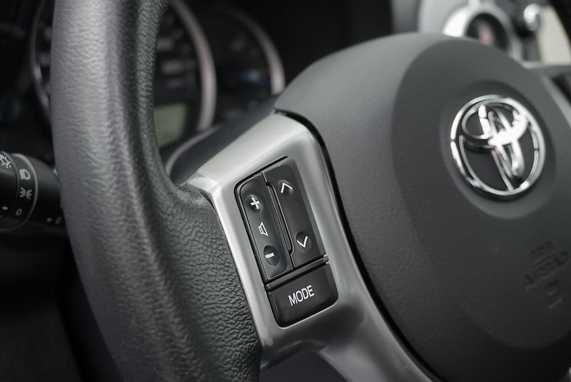 Toyota Yaris 1.5 Hybrid LOUNGE - fotka 22 z 23
