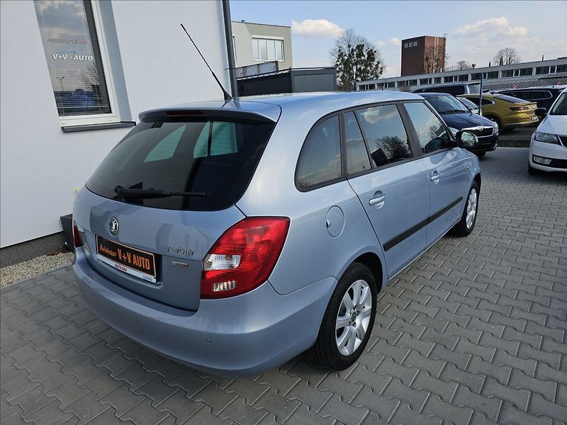 Škoda Fabia II 1,2TSi 77KW Ambiente - fotka 6 z 42