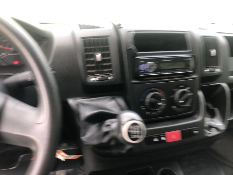 Peugeot Boxer (2020) 2.2HDi najeto pouze 26000 km ! - fotka 12 z 17
