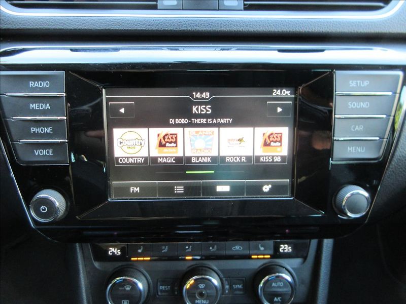 Škoda Superb 2,0 TDi 110 Kw, Style, DSG, No - fotka 20 z 36