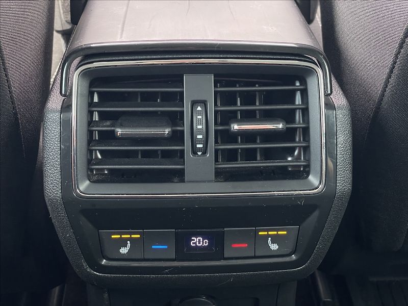 Škoda Karoq 2,0 TDI DSG Style NAVI+ACC - fotka 13 z 23