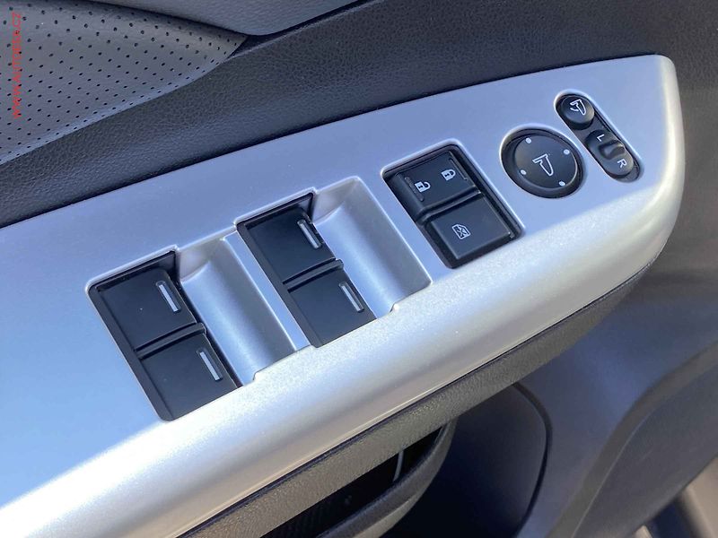 Honda CR-V (2015) 1.6 DTEC 4x4, ČR, AT, xenon - fotka 11 z 20