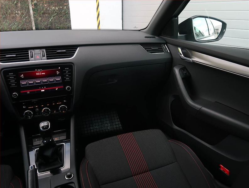 Škoda Octavia (2019) Style 1.6 TDI, Tempomat - fotka 8 z 18