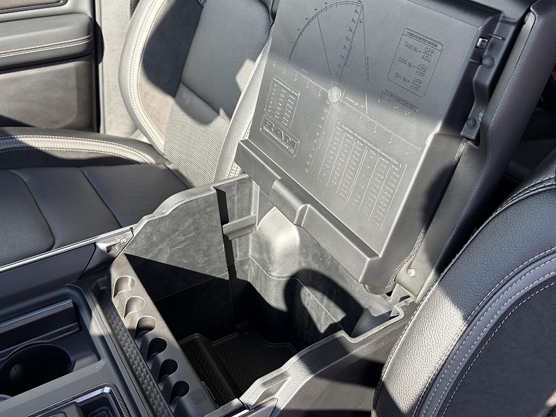 RAM 1500 (2024) Laramie 5.7 V8 HEMI LIFT - fotka 40 z 49