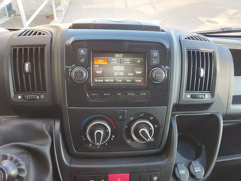 Peugeot Boxer (2024) 3500 L3H2 BlueHDi 140 MAN6 - fotka 17 z 34