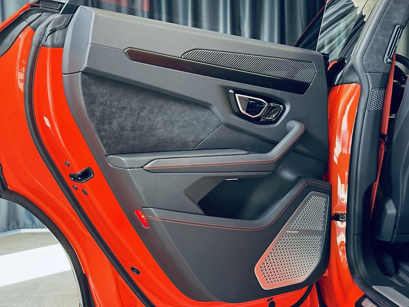 Lamborghini Urus (2023) S*23*B&O*MASAŽ*HUD*TV*CARBON - fotka 36 z 44