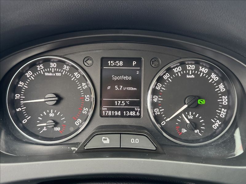 Škoda Rapid 1,6 TDI DSG SPACEBACK tažné - fotka 31 z 50