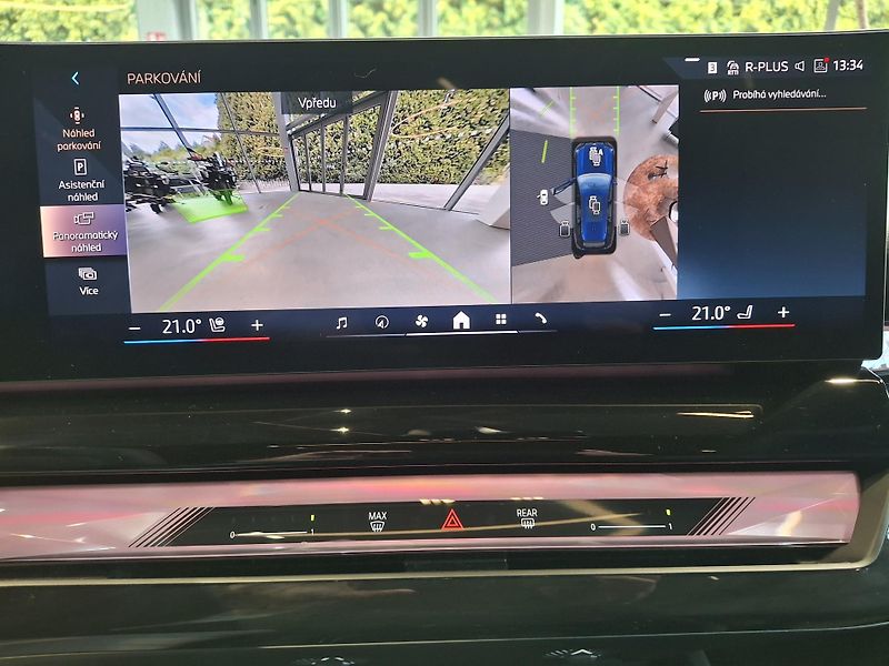 BMW Řada 5 550e xDrive Touring M-Sport  - fotka 22 z 30