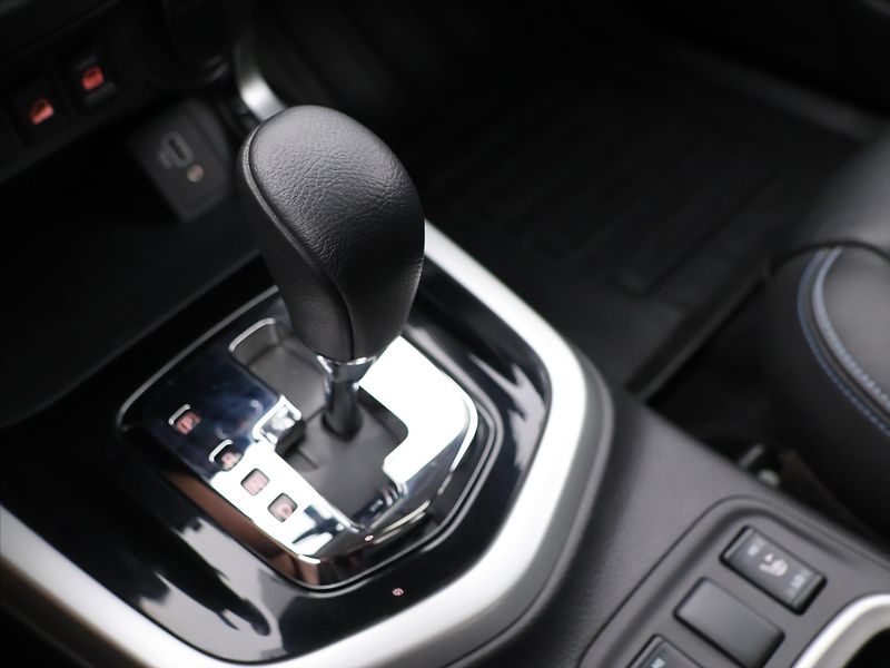 Nissan Navara 2.3 dCi 140kW Automat CZ Tekna - fotka 27 z 36