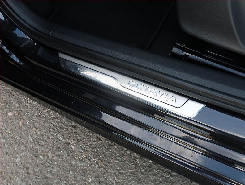 Škoda Octavia (2021) Ambition Plus 1.4 TSI iV - fotka 27 z 30