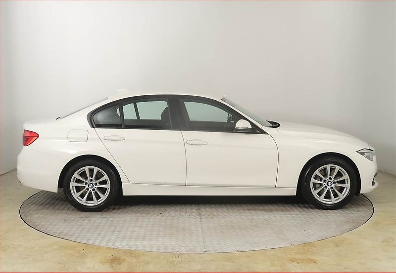 BMW Řada 3 (2018) 340 i xDrive, 4X4, Automat - fotka 6 z 22