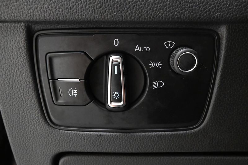 Volkswagen Passat 1,4 GTE 160 kW DSG Business Zá - fotka 26 z 32