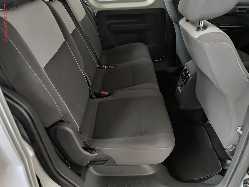 Volkswagen Caddy (2011) 1.6TDi MAXi 7míst, STK2/28 - fotka 11 z 17