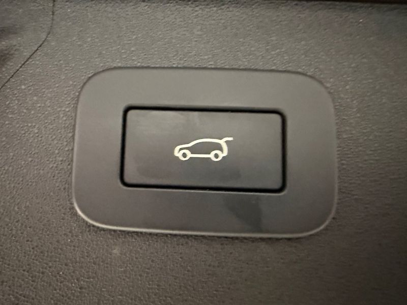 Land Rover Discovery Sport (2023) S D165 9AT AWD - fotka 25 z 28
