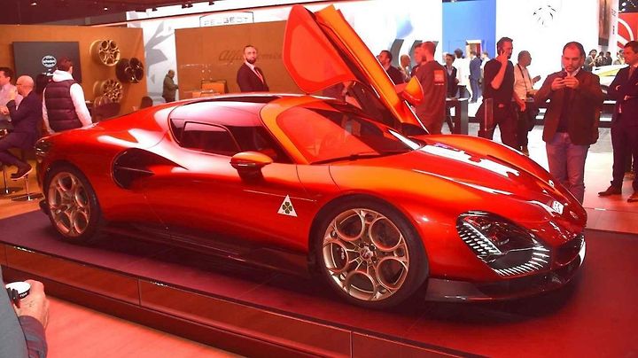 Nejhezčím autem autosalonu je nepochybně již dávno vyprodaná limitovaná edice Alfy Romeo 33 Stradale