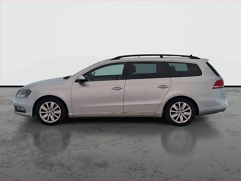 Volkswagen Passat (2013) 2.0 TDI, Automat, Navi - fotka 3 z 16
