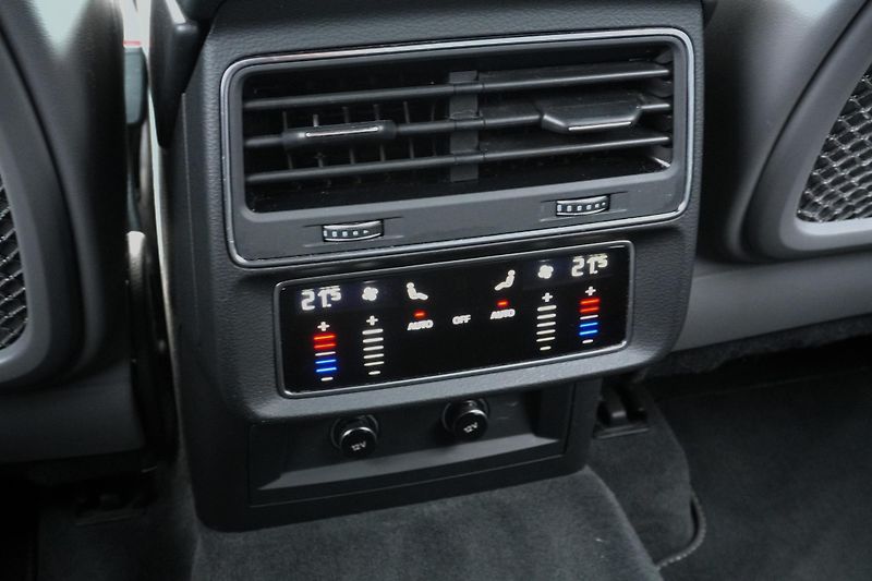 Audi SQ8 4.0 TFSI, ČR, Tažné, Matrix - fotka 38 z 44
