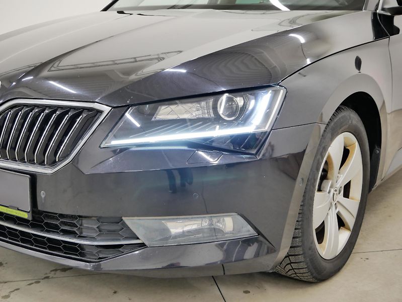 Škoda Superb - fotka 9 z 24