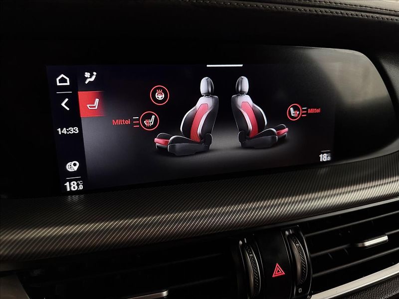 Alfa Romeo Stelvio VELOCE 206kW Q4 H&K PANO LED - fotka 24 z 42