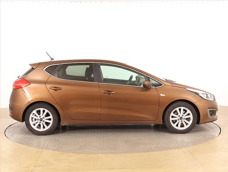 Kia Ceed (2016) 1.4 MPI, Serv.kniha, Tempomat - fotka 6 z 16