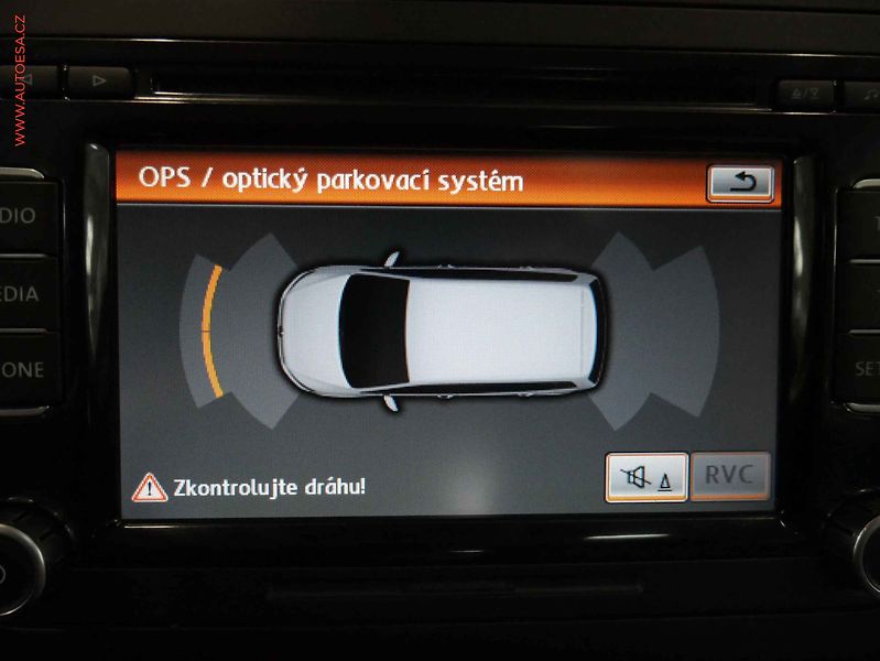 Volkswagen Touran (2014) 1.6 TDi, ČR, STK7/28 - fotka 20 z 20