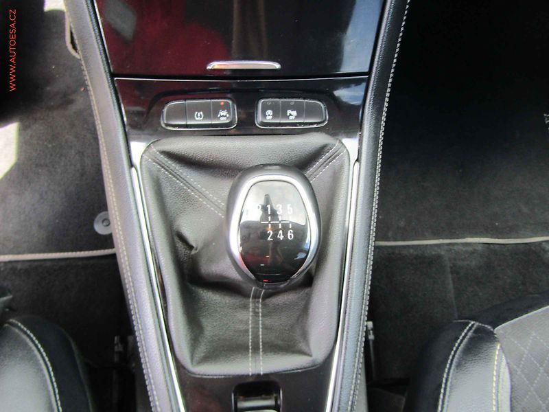 Opel Grandland X (2018) 1.2 T, 1.maj,ČR, Navi, TZ - fotka 19 z 23
