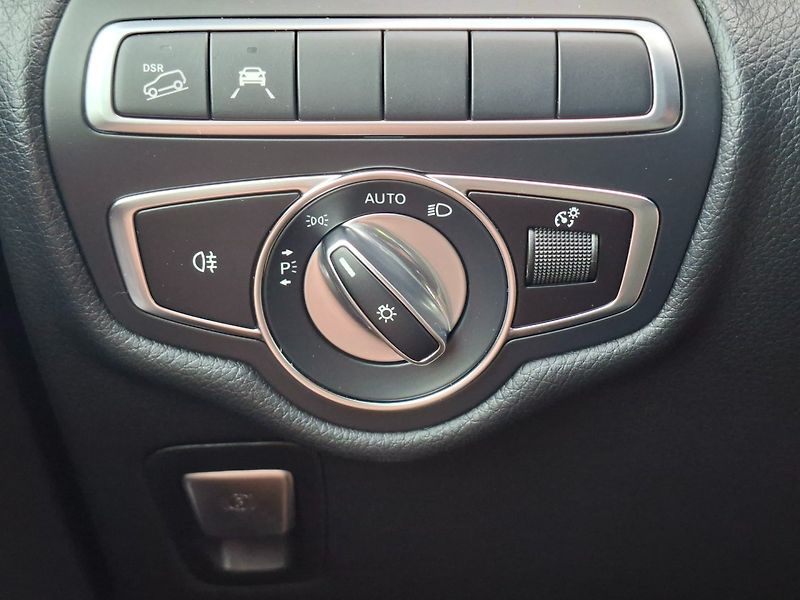 Mercedes-Benz Třídy V (2020) V 300d 176kW 4MATIC -1.MAJITEL - fotka 14 z 29