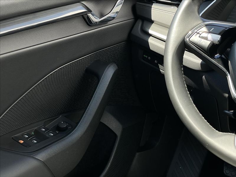 Škoda Octavia 2,0 TDI Combi Ambition Plus - fotka 15 z 22