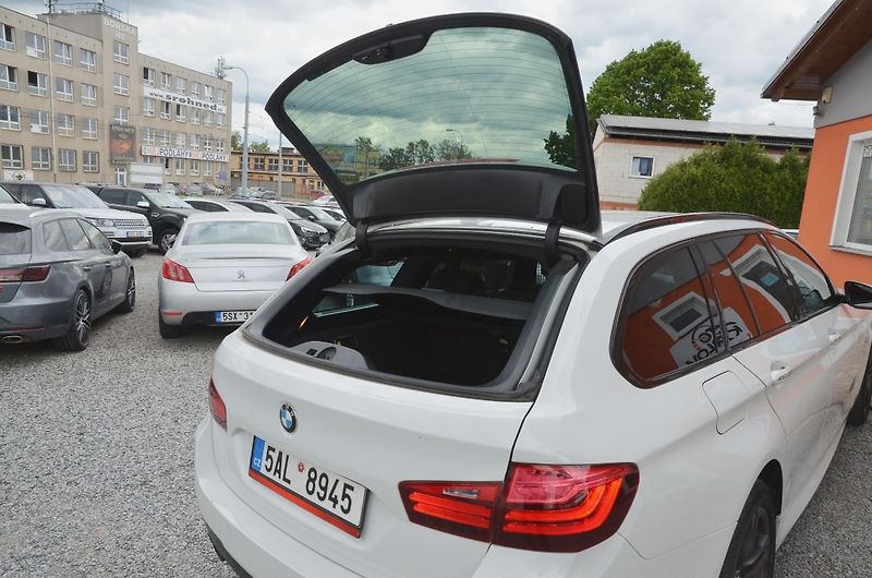 BMW Řada 5 (2016) 520d xDrive AT / ČR / M-PAKET - fotka 10 z 39