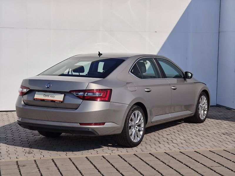 Škoda Superb Ambition Green tec 6DSG 2,0TDI - fotka 2 z 22