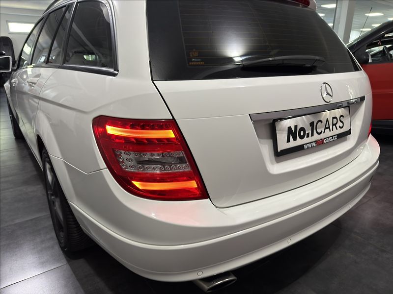 Mercedes-Benz Třídy C 2,2   250CDI 4MATIC AVANTGARDE - fotka 25 z 28