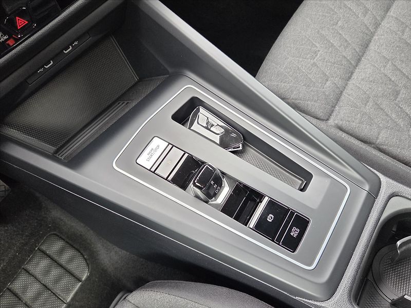 Volkswagen Golf 1,5 eTSi 110kW DSG Tov.záruka - fotka 18 z 23