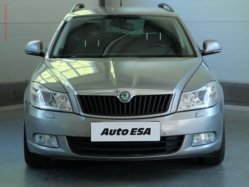 Škoda Octavia (2010) 2.0TDi, Xenon, AC - fotka 2 z 22