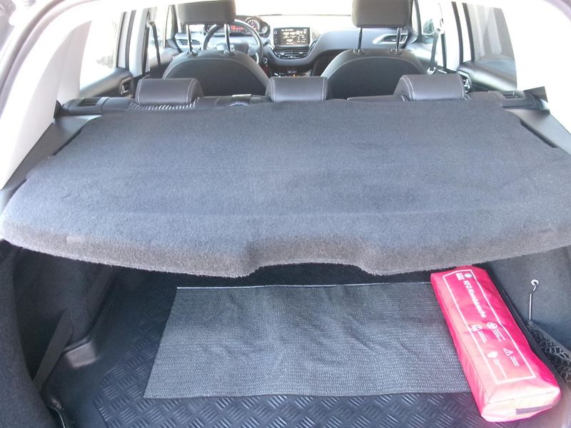Peugeot 2008 (2015) 1,6 BlueHDI AC TEMP USB - fotka 15 z 26