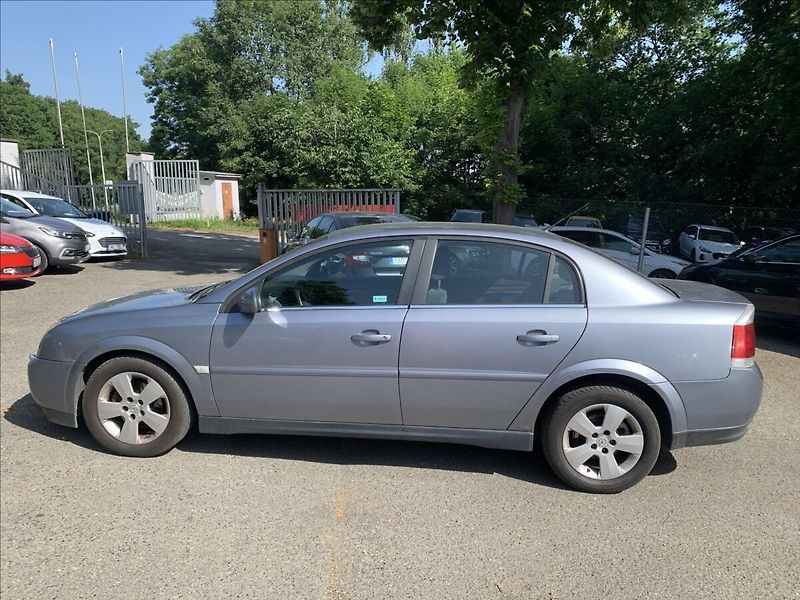 Opel Vectra 2,2 DTI - fotka 9 z 16