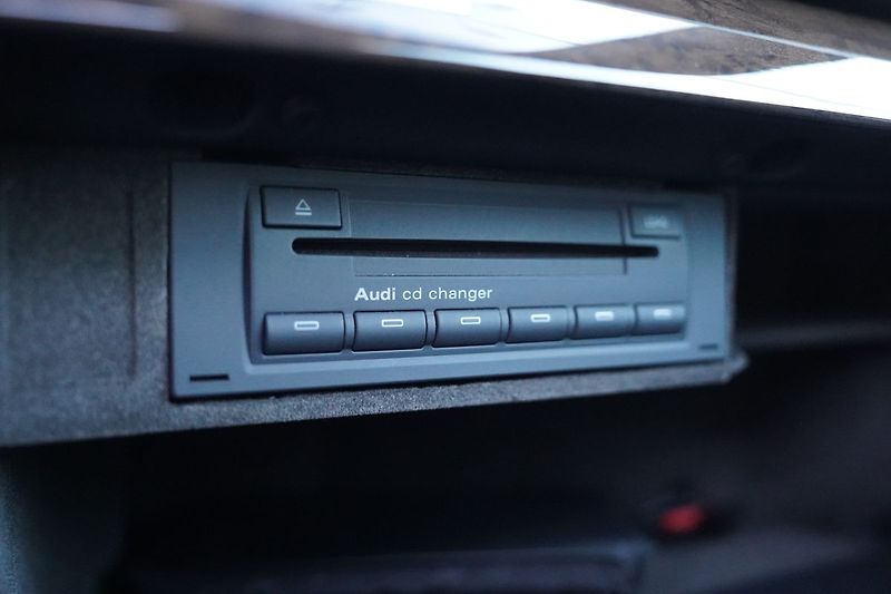 Audi S4 B7 V8 253kW/BOSE/RECARO/MAX VÝ - fotka 48 z 50
