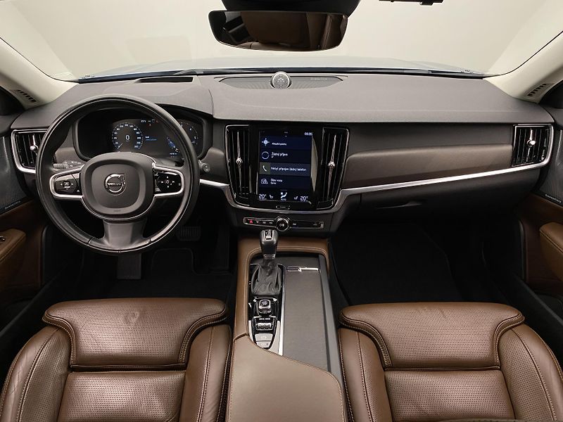 Volvo V90 CC D5 AWD INSCRIPTION AUT CZ - fotka 2 z 51