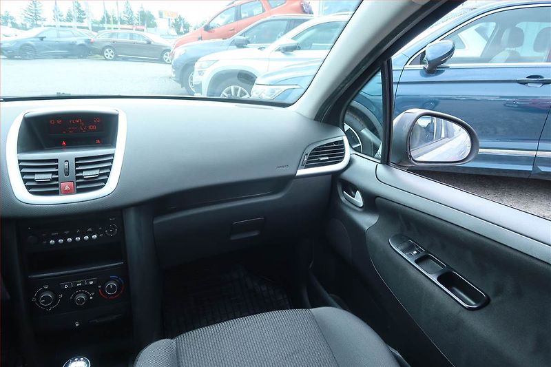 Peugeot 207 (2010) 1.4 HDI, nová STK, rezervace - fotka 8 z 16