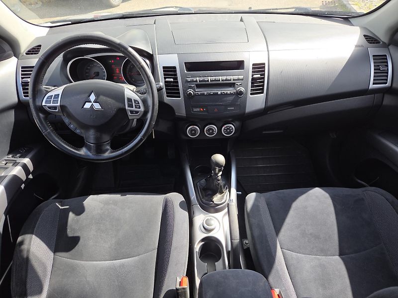Mitsubishi Outlander - fotka 8 z 9