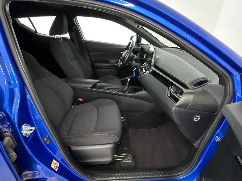 Toyota C-HR Active - fotka 9 z 27