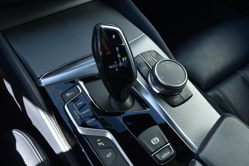 BMW Řada 5 540i xDrive 250kW M PAKET ČR - fotka 21 z 28