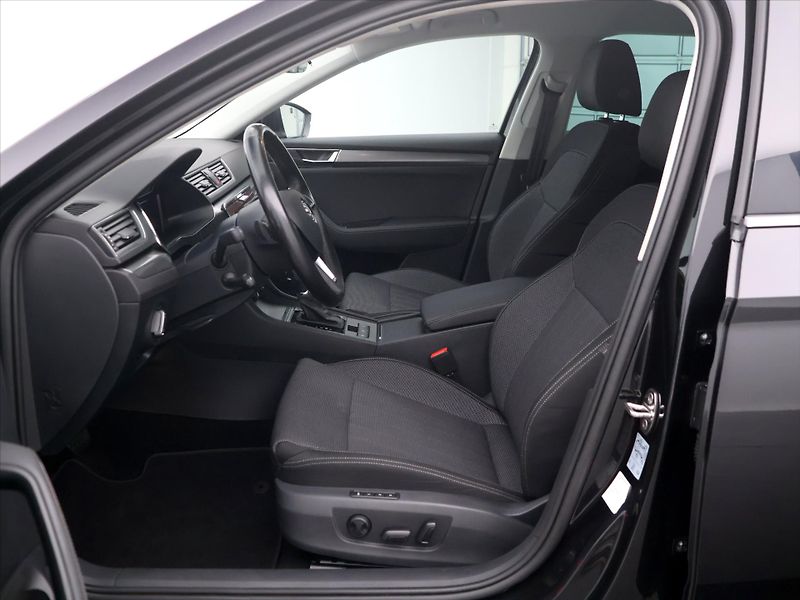 Škoda Superb 2.0 TDI 110kW Style DSG Tažné - fotka 12 z 32