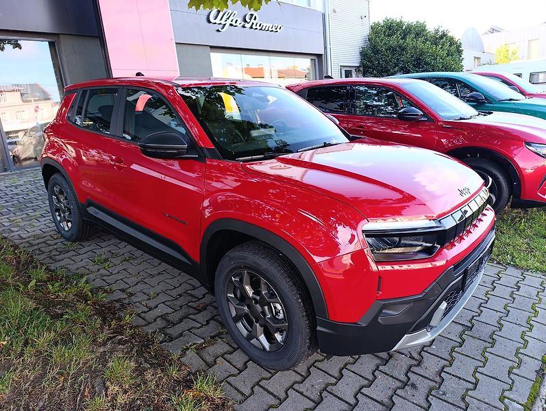 Jeep Avenger (2026) Longitude 1.2 Turbo e-Hybrid - fotka 3 z 24